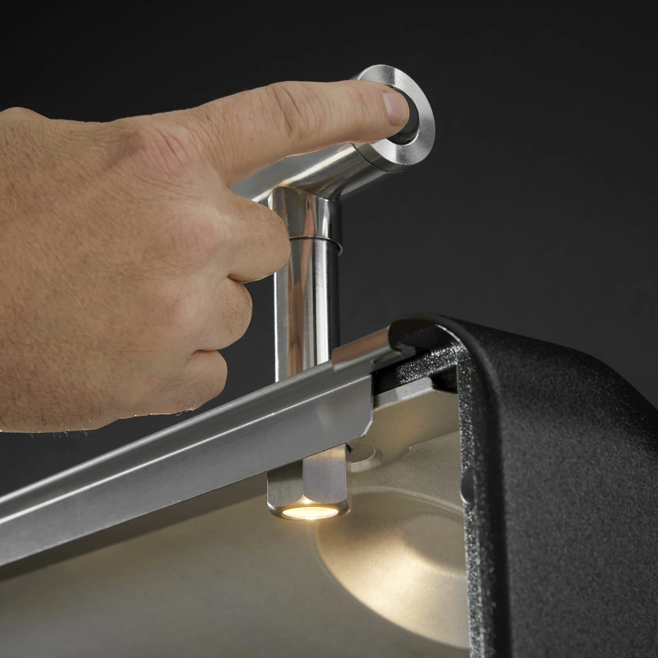 Weber Genesis EPX-335, Grillhandschuh, Grillmatte, Abdeckhaube, 6x Enate Weißwein 7 Weber Genesis EPX-335, Grillhandschuh, Grillmatte, Abdeckhaube, 6x Enate Weißwein – Bild 5