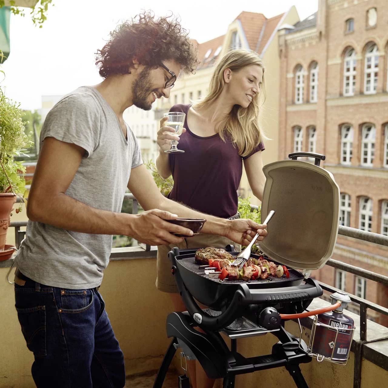 Weber Q 1000 Gasgrill Mit Stand - Black – Bild 3